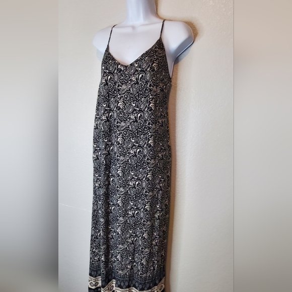 💚5/$25 Black & White Boho Print Maxi Slip Dress Size Small Flowy - Picture 5 of 10